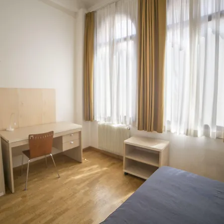 Sunny Terrace بيت شباب البندقية